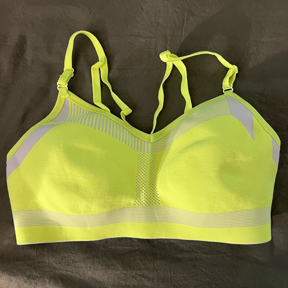 Nike Strappy Indy Sports Bra. (Medium)